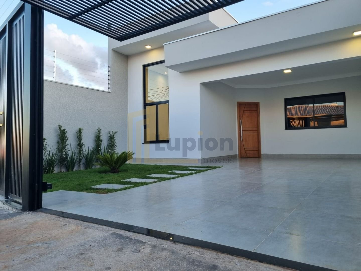 Casa com 3 dormitórios à venda, 140 m² por R$ 539.900,00 - Jar...
