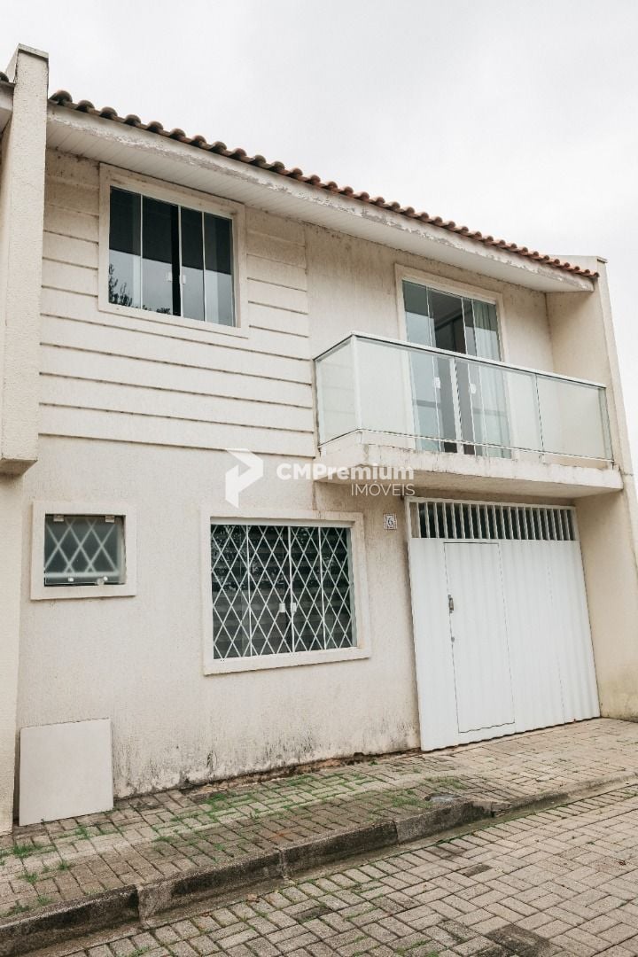 Sobrado com 3 vagas em região que mais cresce no PR, próximo a...