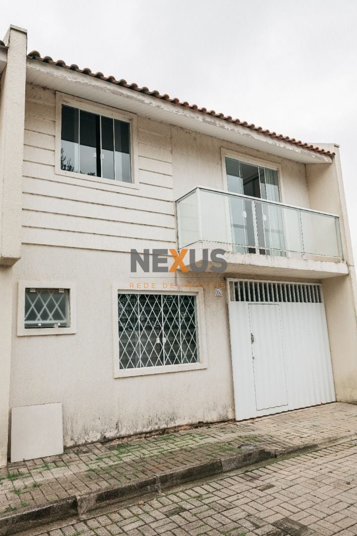 Sobrado com 3 vagas em região que mais cresce no PR, próximo a...