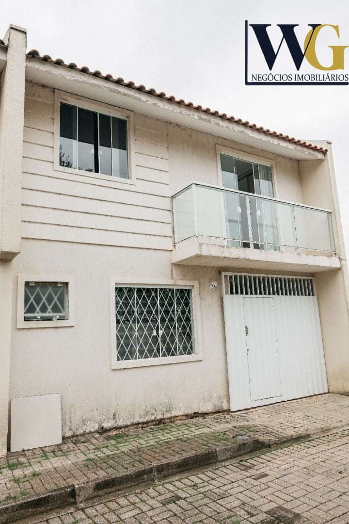 Sobrado com 3 vagas em região que mais cresce no PR, próximo a...