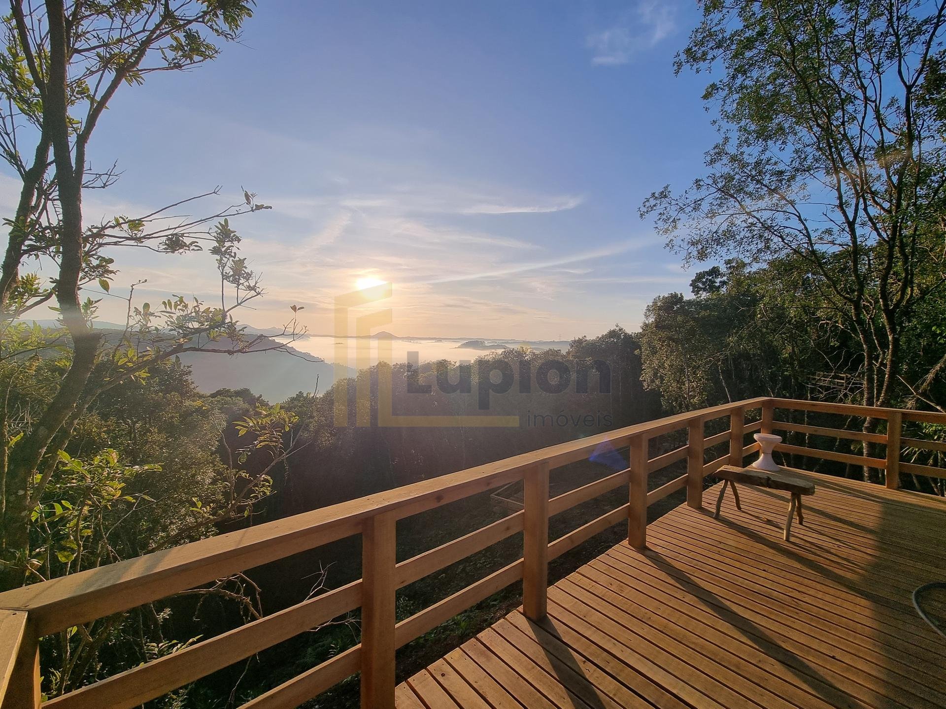 Terreno à Venda com Vista para as Montanhas  20.000 m 