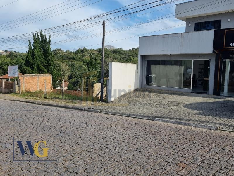 Terreno à Venda no Bairro Aparecida Terreno com 716m  em Campo...