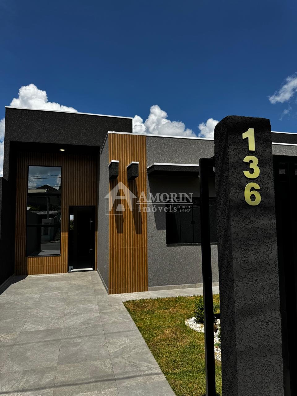 Casa com piscina à venda no Iguaçu, Fazenda Rio Grande - 3 qua...