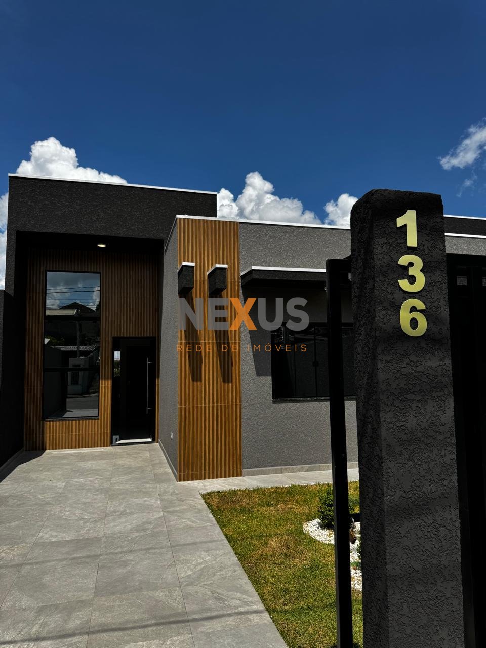 Casa com piscina à venda no Iguaçu, Fazenda Rio Grande - 3 qua...