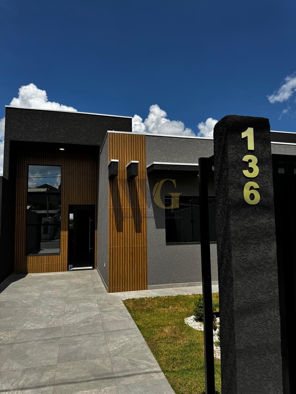 Casa com piscina à venda no Iguaçu, Fazenda Rio Grande - 3 qua...