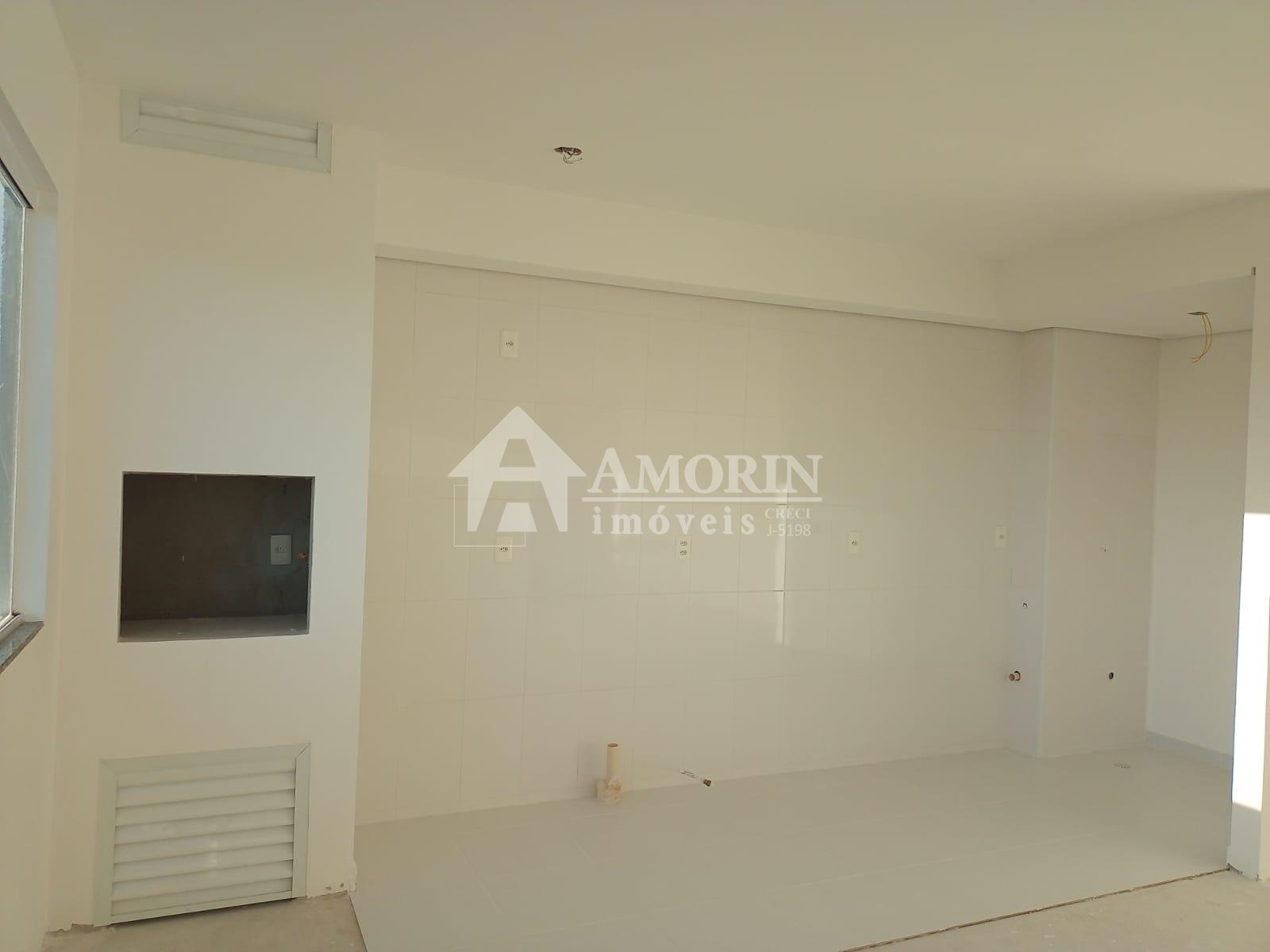 Apartamento a venda com 2 dormitórios, 113 m2, 2 vagas, Uvaran...