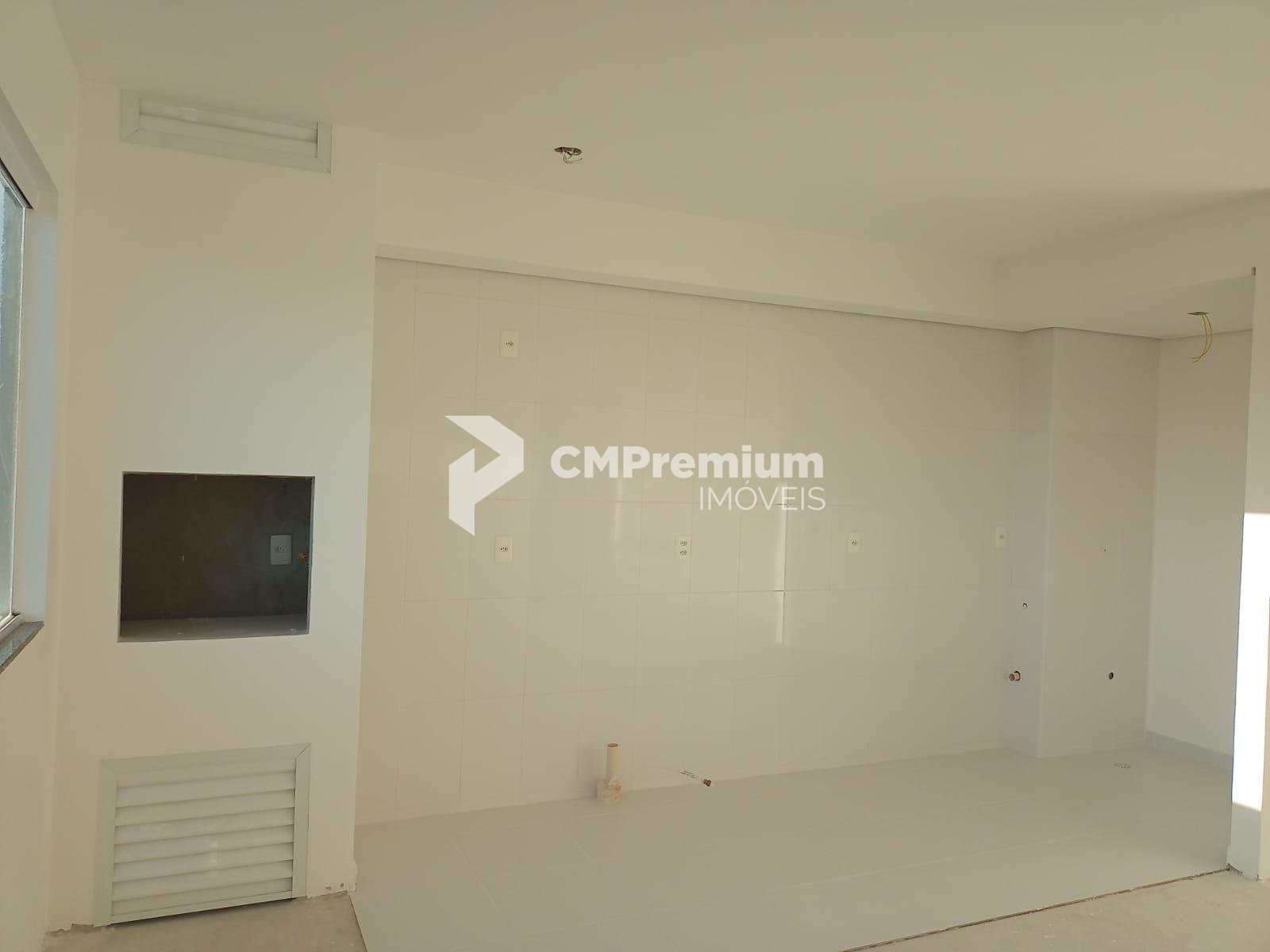 Apartamento a venda com 2 dormitórios, 113 m2, 2 vagas, Uvaran...