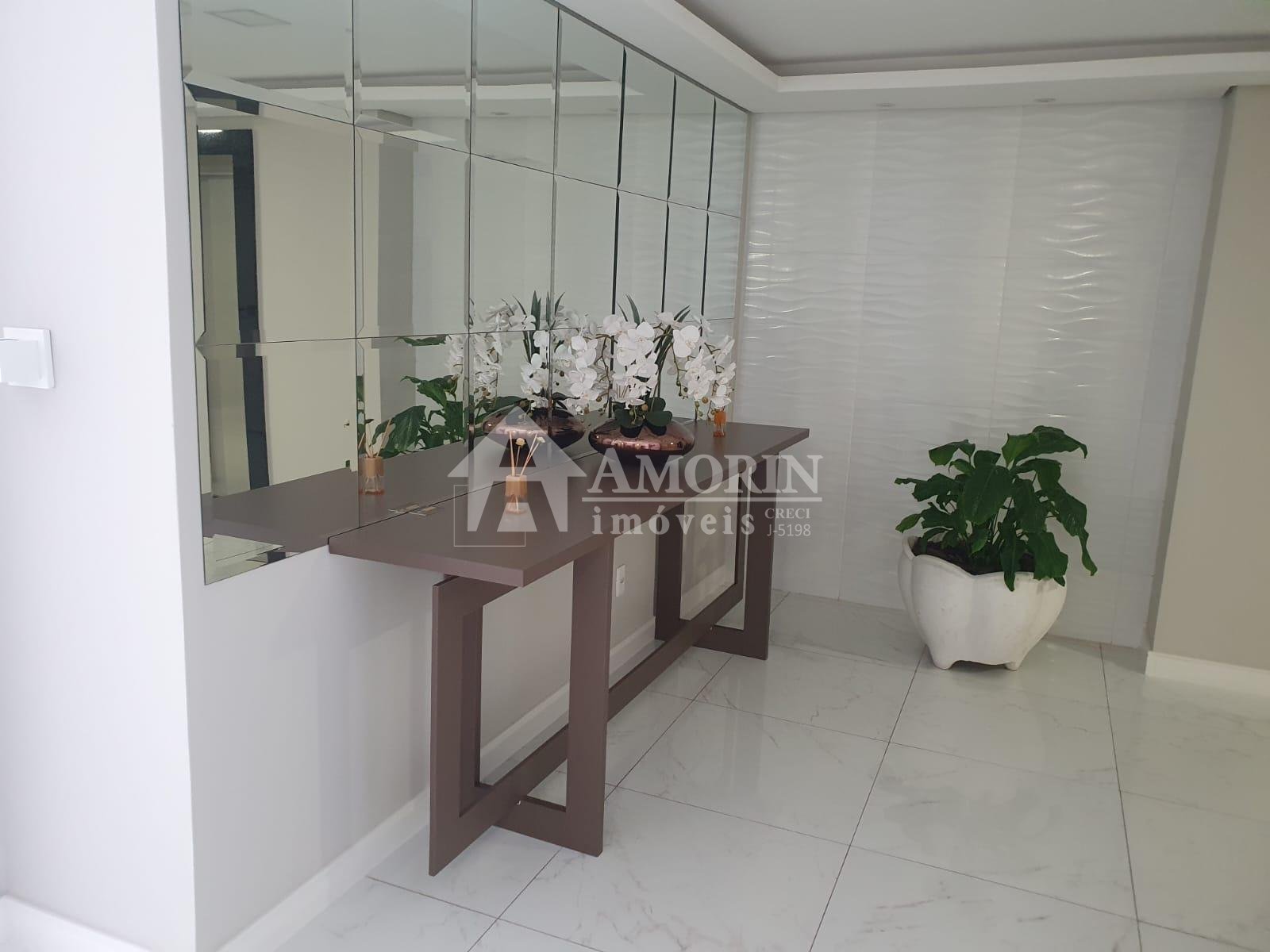 Apartamento a venda com 2 dormitórios, 113 m2, 2 vagas, Uvaran...