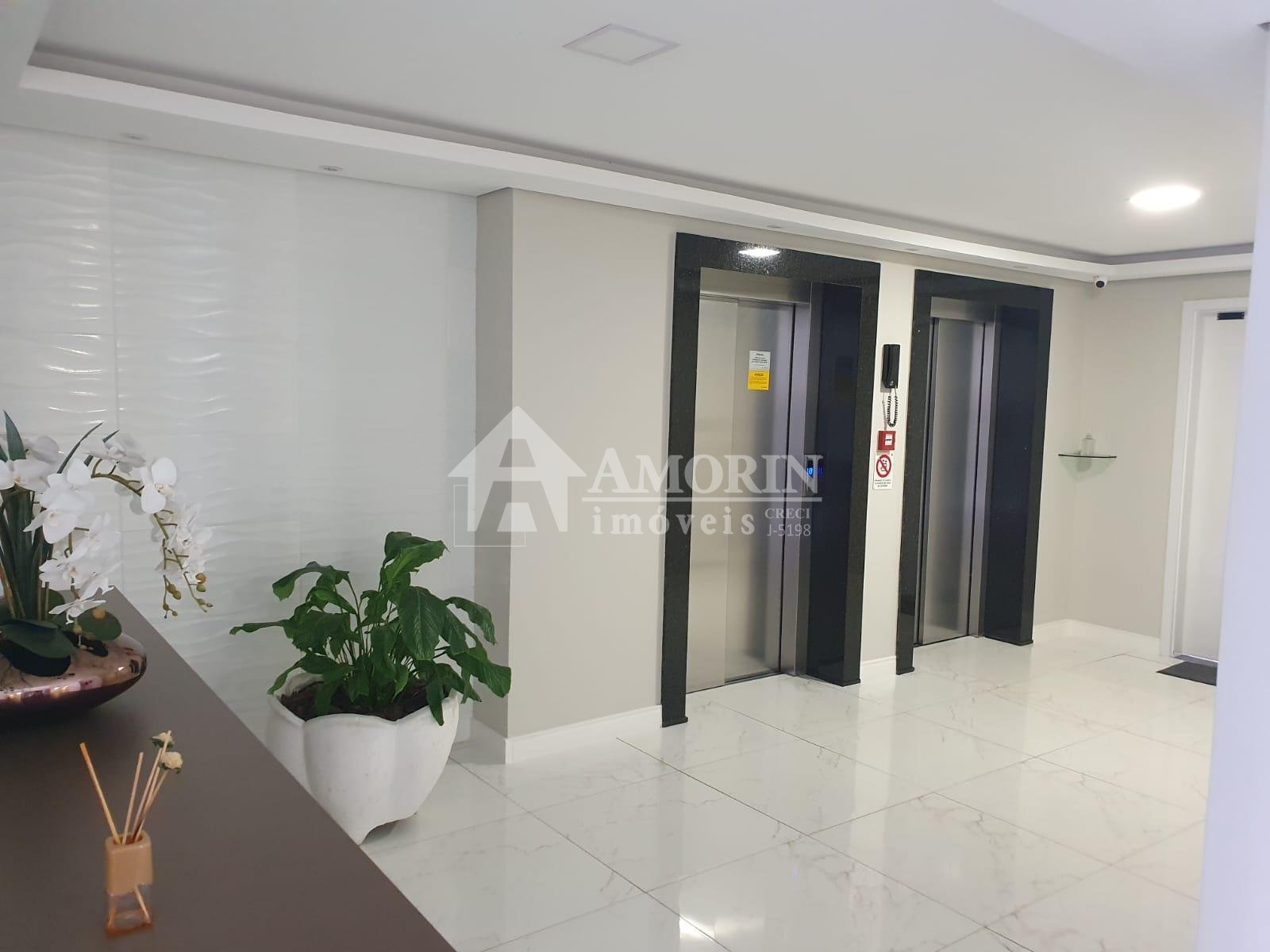 Apartamento a venda com 2 dormitórios, 113 m2, 2 vagas, Uvaran...
