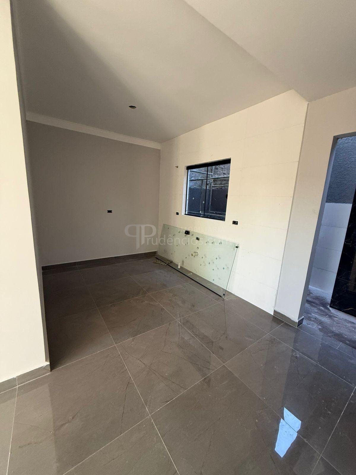 Sobrados novos no Tatuquara, divisa com Umbará. 3 quartos, áre...