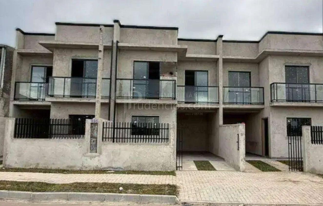 Sobrados novos no Tatuquara, divisa com Umbará. 3 quartos, áre...