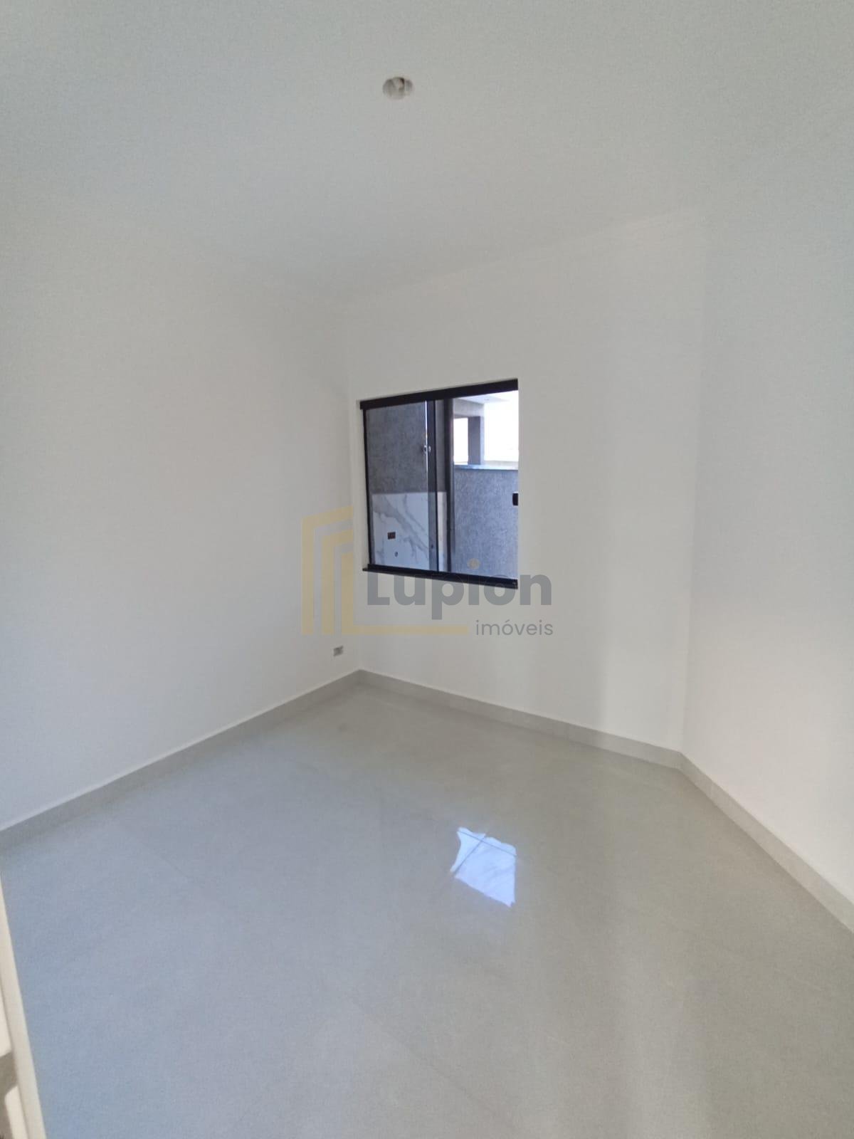 Casa à venda 3 quartos com suíte | Pé direito alto e espaço go...