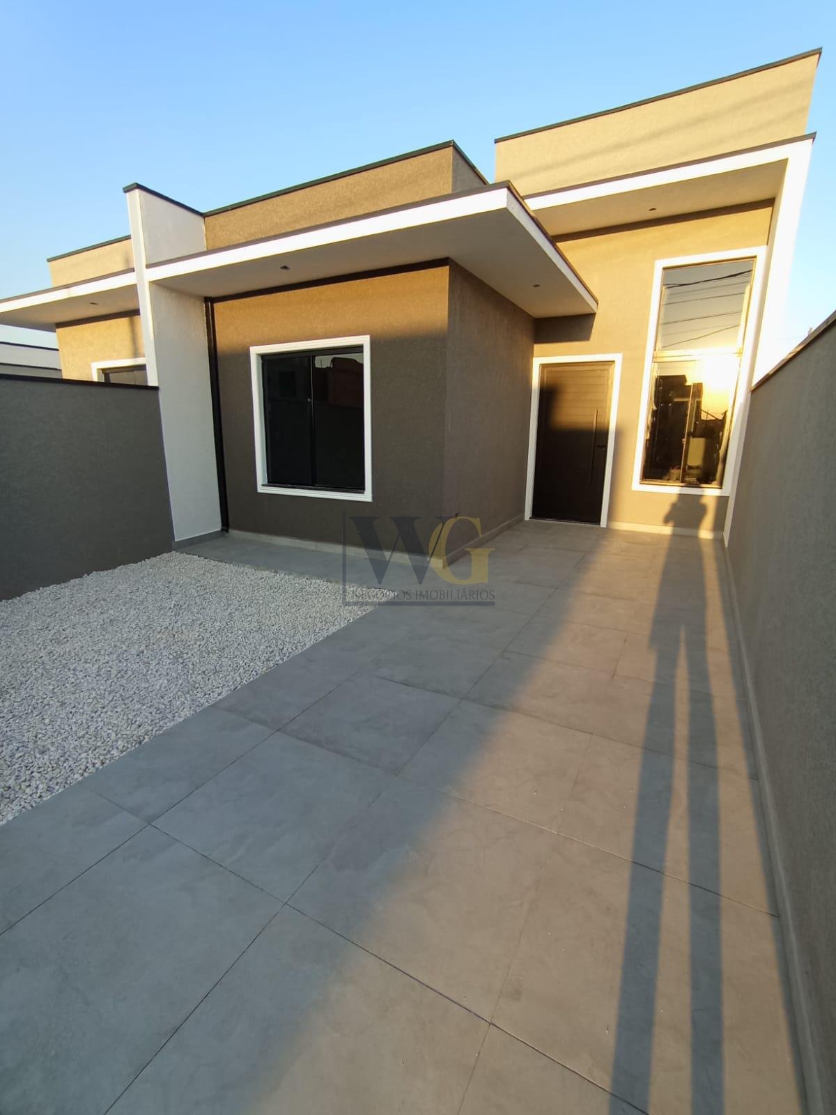 Casa à venda 3 quartos com suíte | Pé direito alto e espaço go...