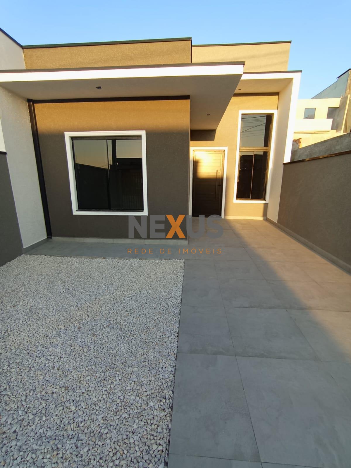 Casa à venda 3 quartos com suíte | Pé direito alto e espaço go...