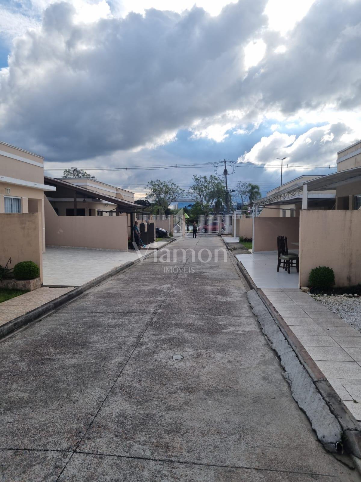 Casa com 3 Quartos em Condomínio - Frente ao Parque da Lagoa