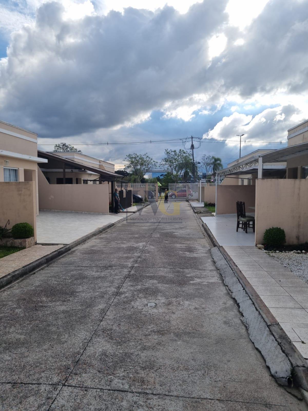 Casa com 3 Quartos em Condomínio - Frente ao Parque da Lagoa