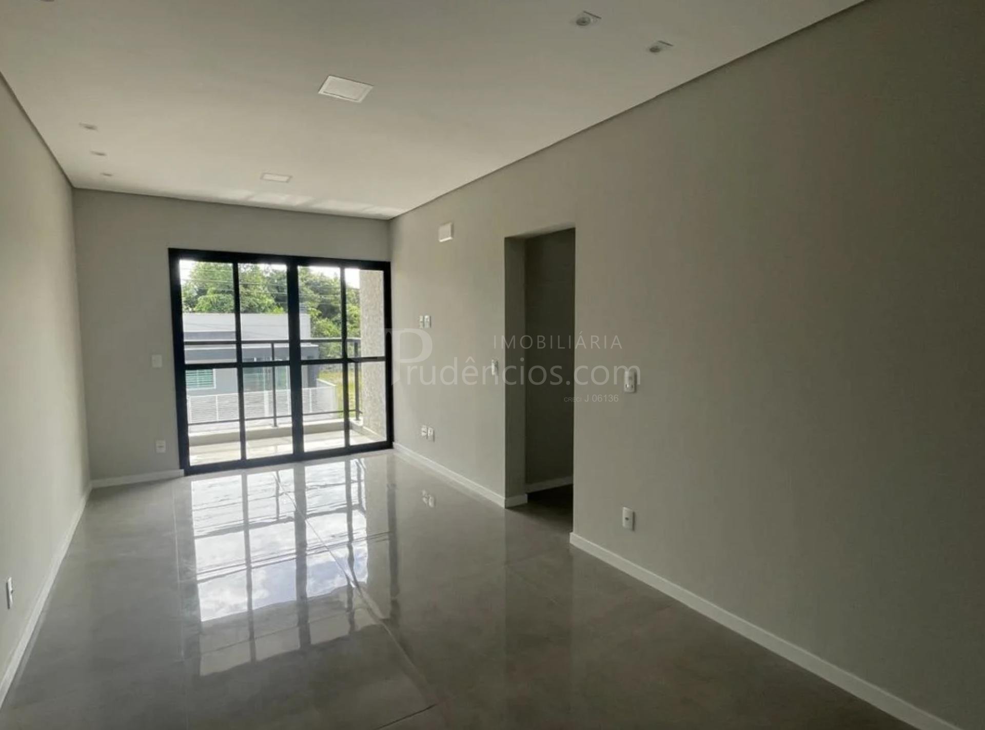 Apartamento à Venda, com suíte a 280m da praia em Itapoá