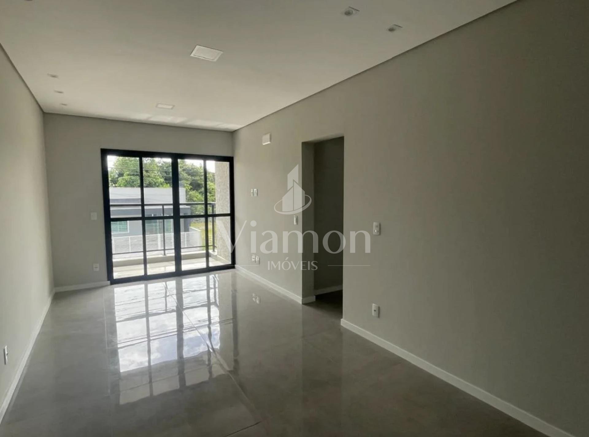 Apartamento à Venda, com suíte a 280m da praia em Itapoá