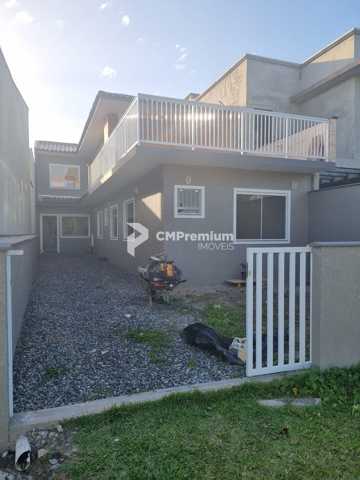 Sobrado reformado à venda, à 150m da praia Itapema do Saí, em ...