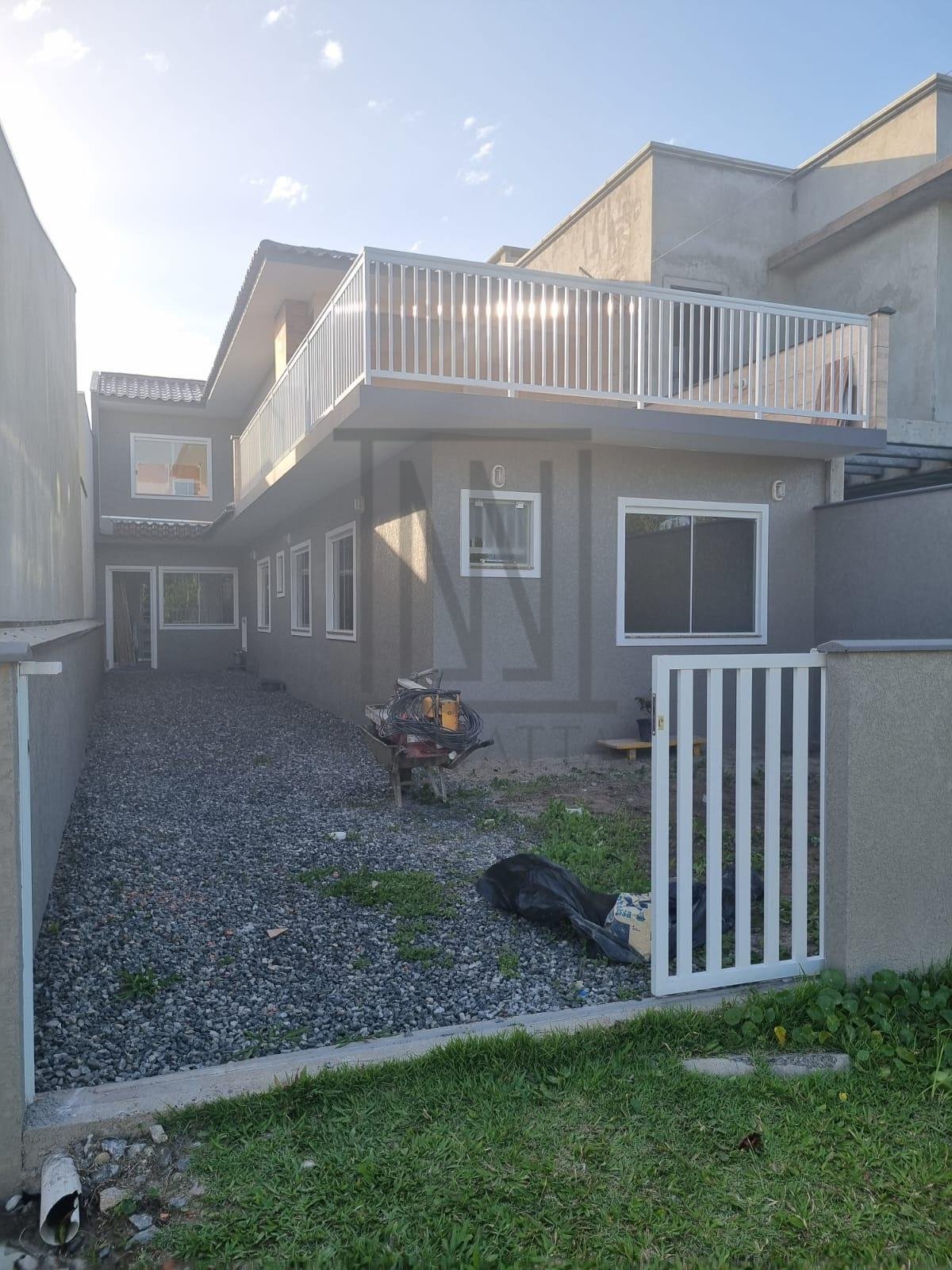 Sobrado reformado à venda, à 150m da praia Itapema do Saí, em ...