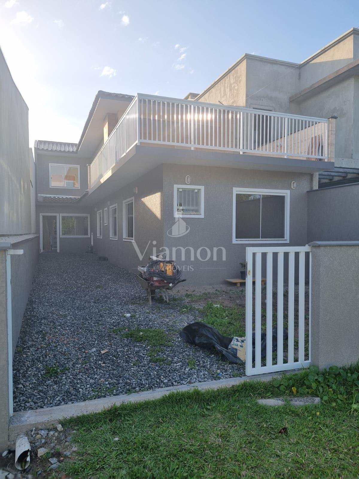 Sobrado reformado à venda, à 150m da praia Itapema do Saí, em ...