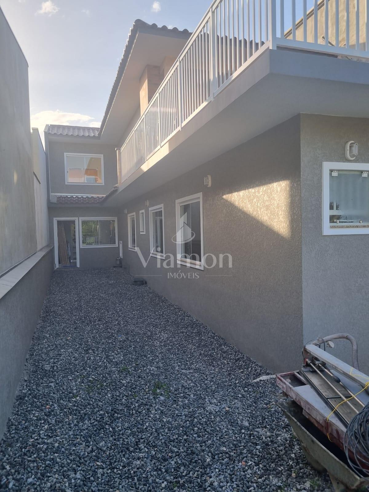 Sobrado reformado à venda, à 150m da praia Itapema do Saí, em ...