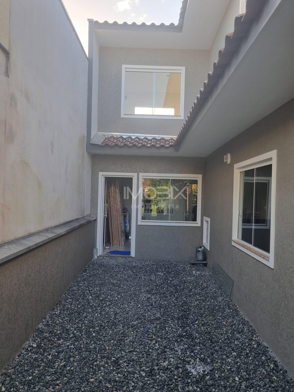 Sobrado reformado à venda, à 150m da praia Itapema do Saí, em ...