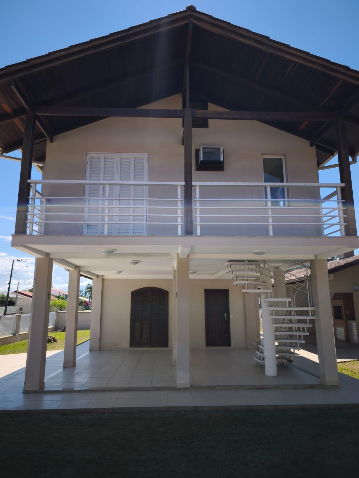 Casa à venda de 2 pavimentos com área gourmet, na Barra do Saí...